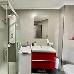 In Avenida Alay, 2 بينالماذينا